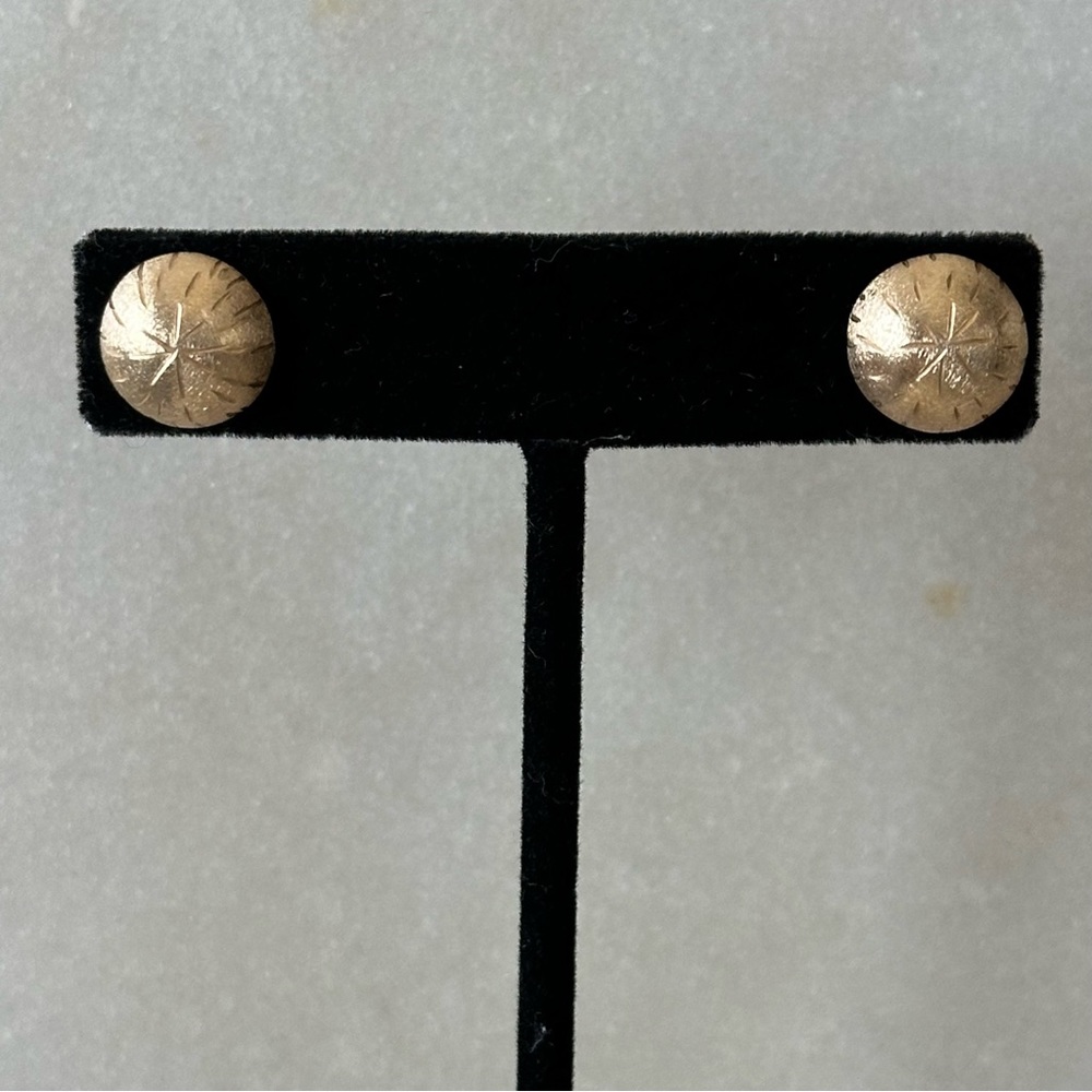 14k Solid Brushed Gold Sand Dollar Stud Earrings - image 2